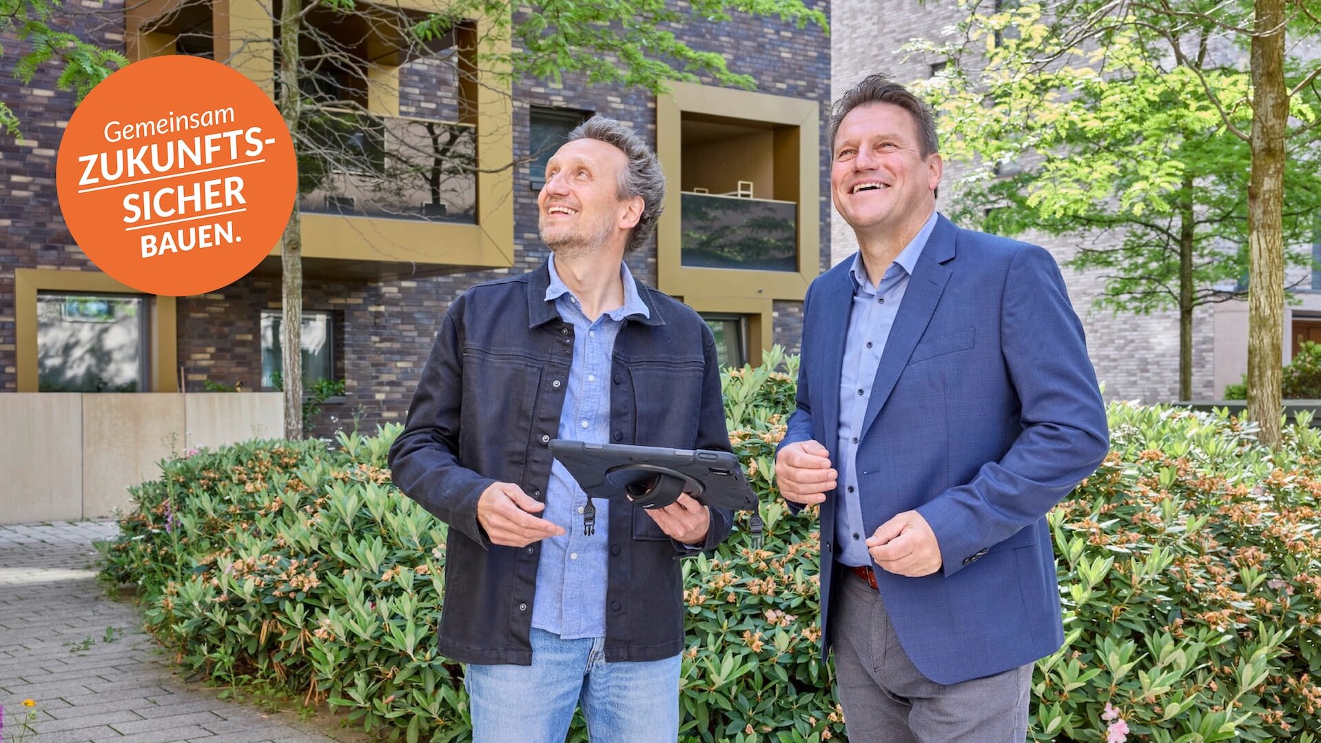 Gundlach Bauunternehmen Leitung mit einem Architekten im VIER